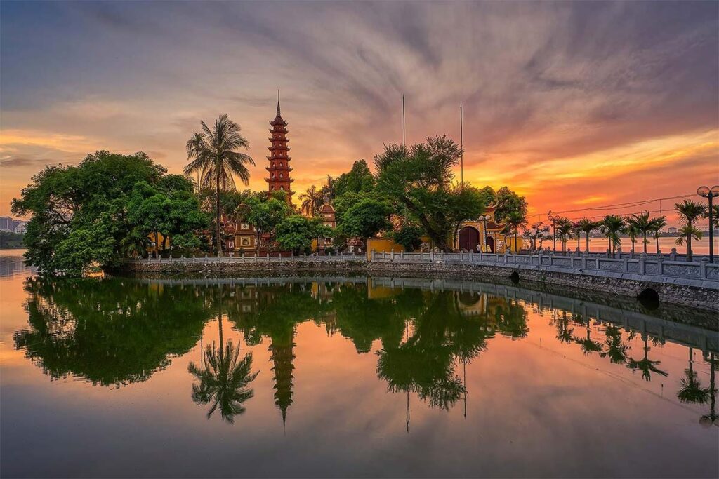 Tran Quoc Pagode am Westsee in Hanoi